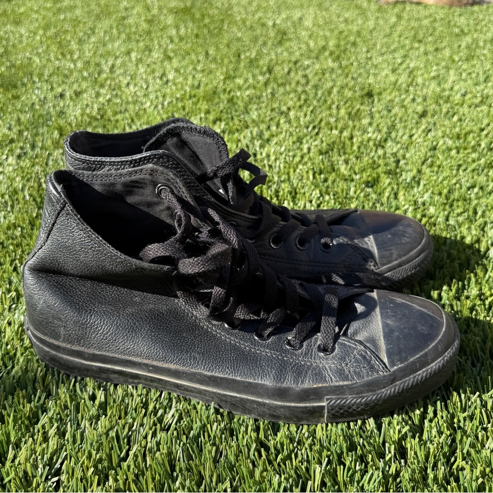 Chuck Taylor All Star LEATHER UNISEX HIGH TOP SHOE Men’s 7.5 / Women’s 9.5 BLACK